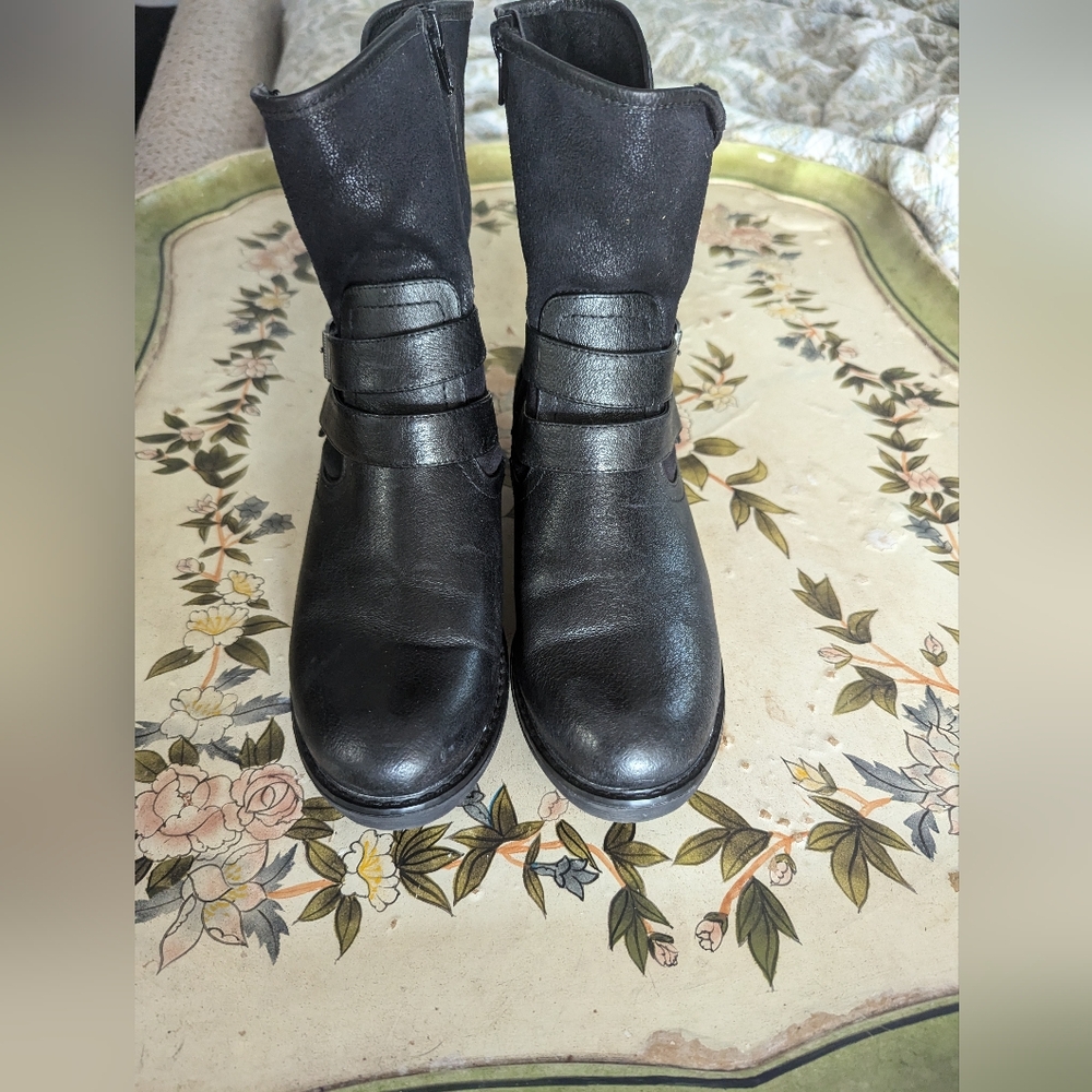 Bare trap boots